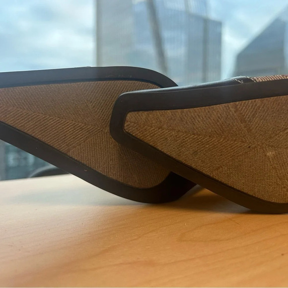 Etienne Aigner size 6.5 pumps excellent  condition - Picture 6 of 12